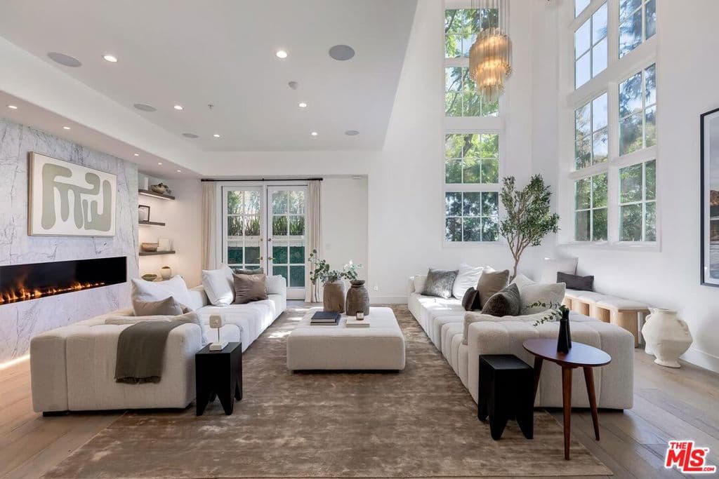 11500 San Vicente Boulevard 221