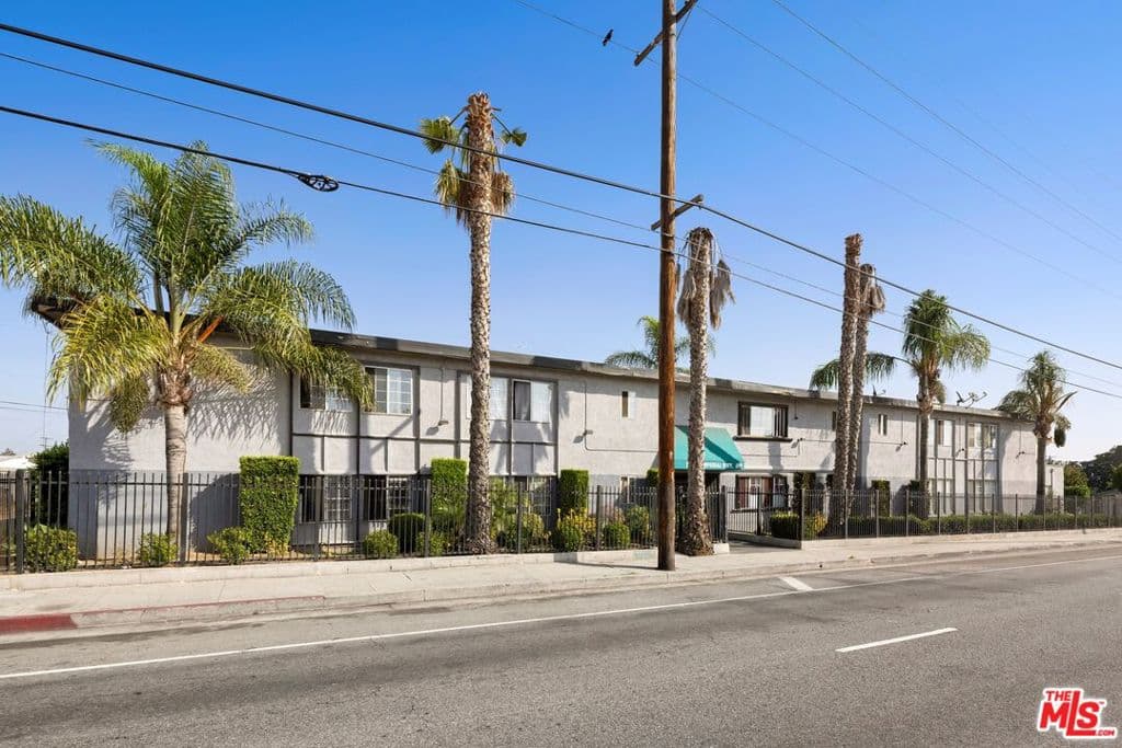 819 W Imperial Highway