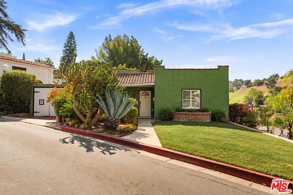 1540 Stanford Drive