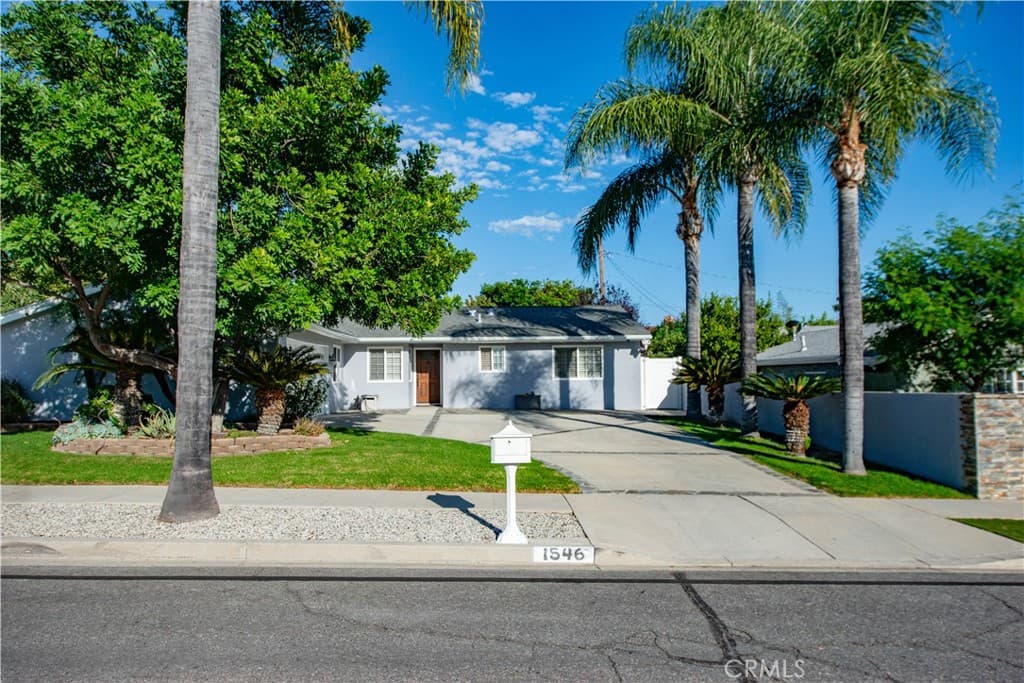 1546 Deodora Street
