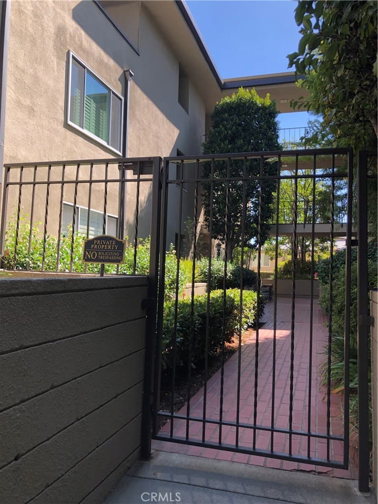 380 S Orange Grove Bl 8
