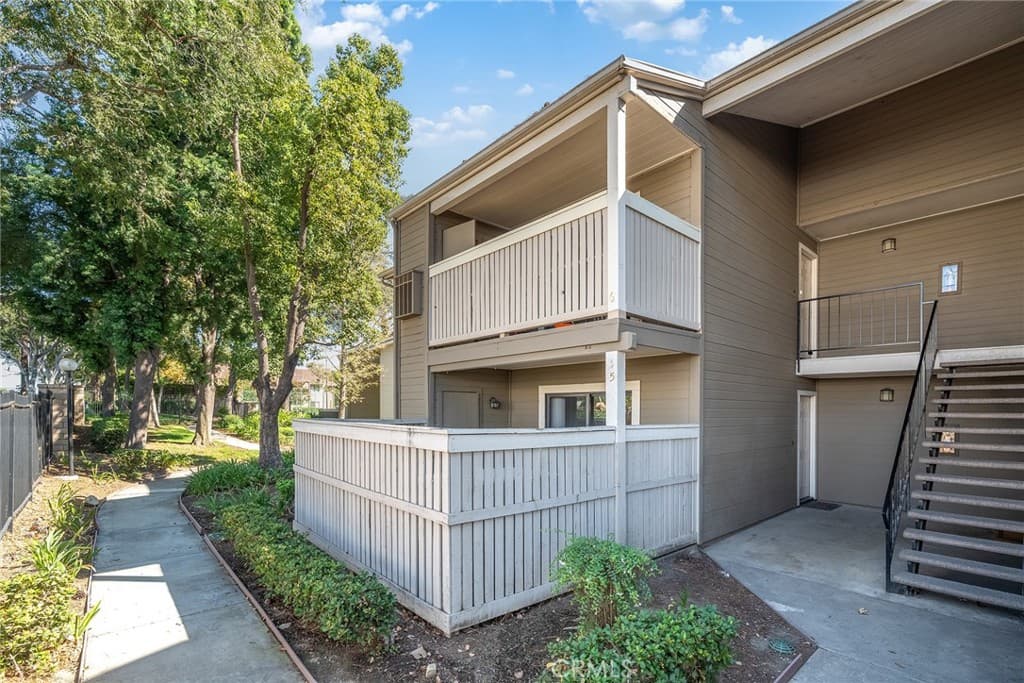 1309 W Mission Boulevard 5