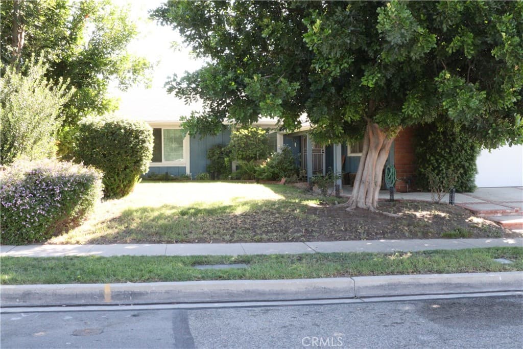 2410 Justin Avenue