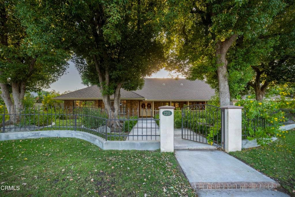 2201 Haggin Oaks Boulevard