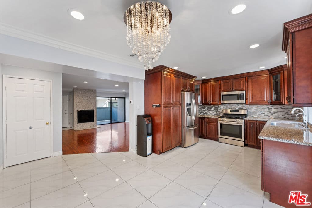 7869 Ventura Canyon Avenue 306