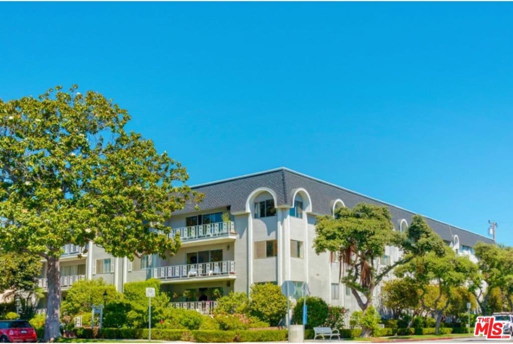 404 San Vicente Boulevard 28