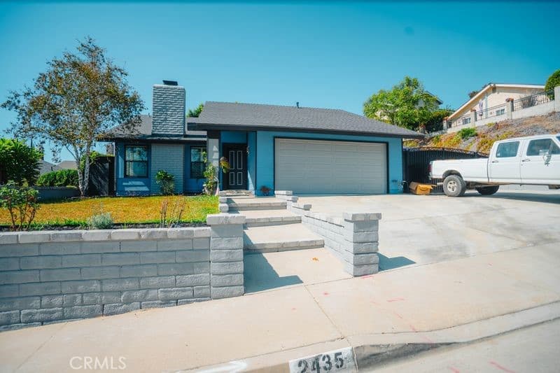 2435 E Magdalena