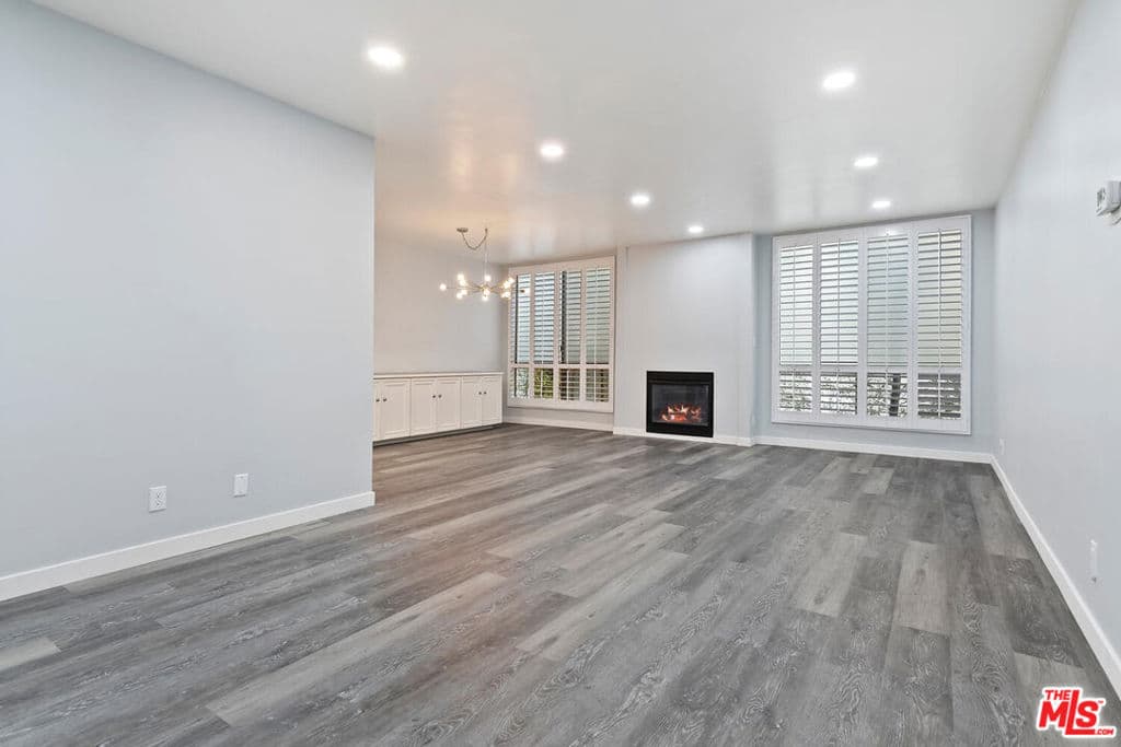 927 N Kings Road 107