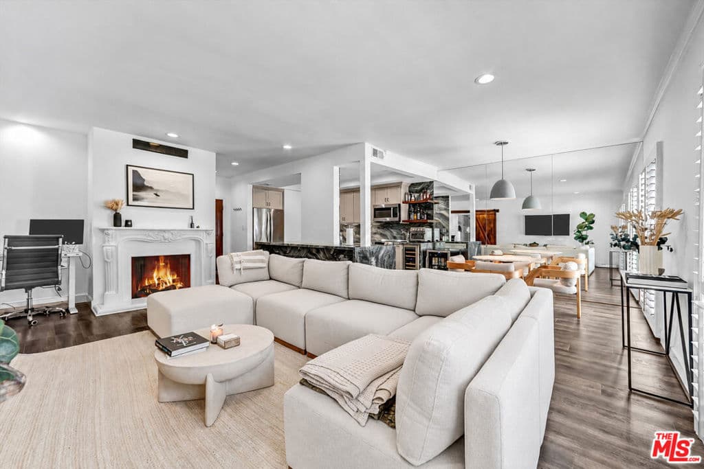1221 N Kings Road 101