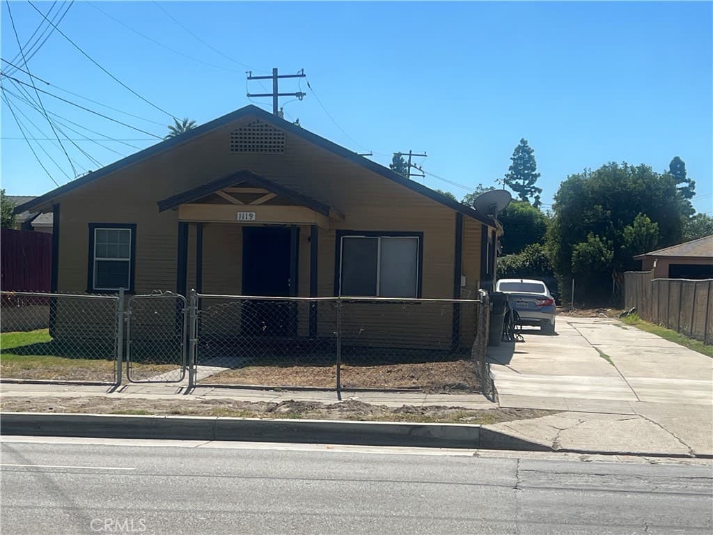 1119 W Mill