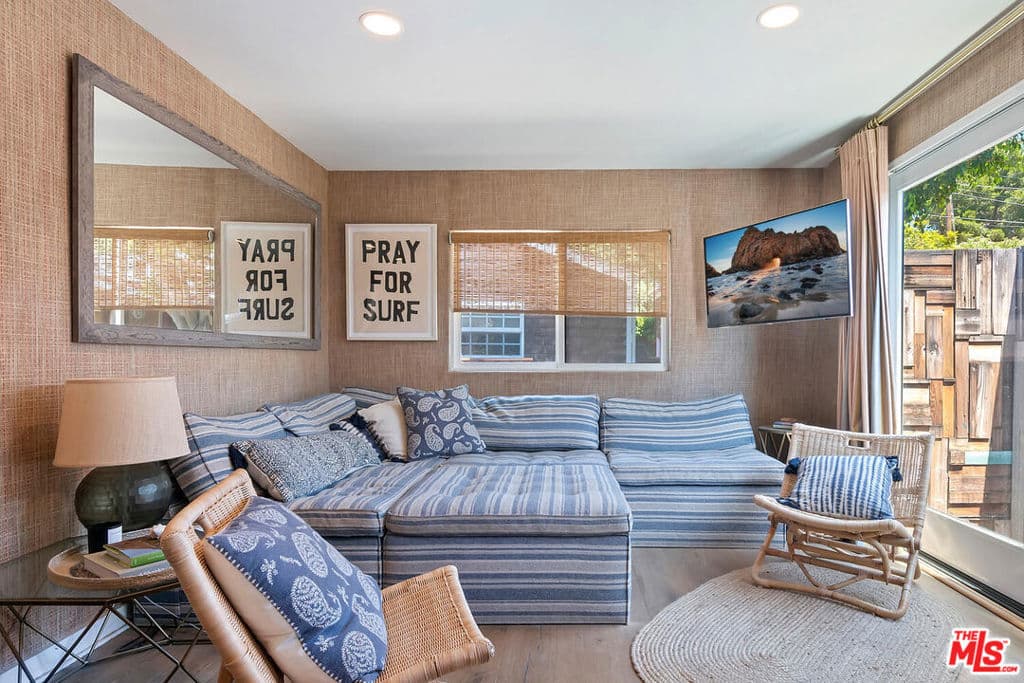 52 Paradise Cove Highway