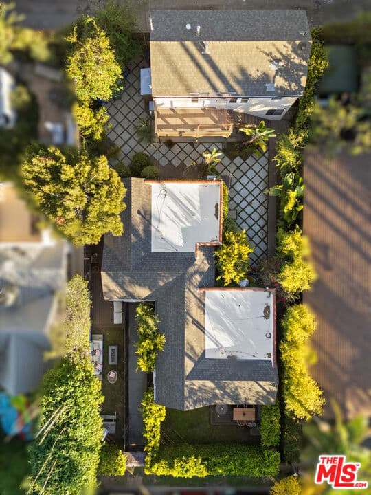 808 Venezia Avenue