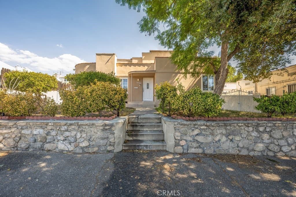 10260 Tujunga Canyon