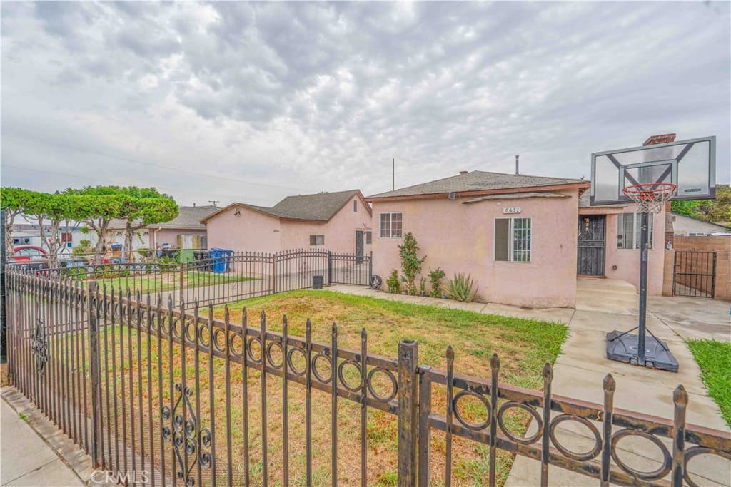 6631 El Selinda Avenue