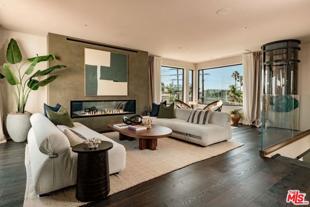 1208 Palms Boulevard