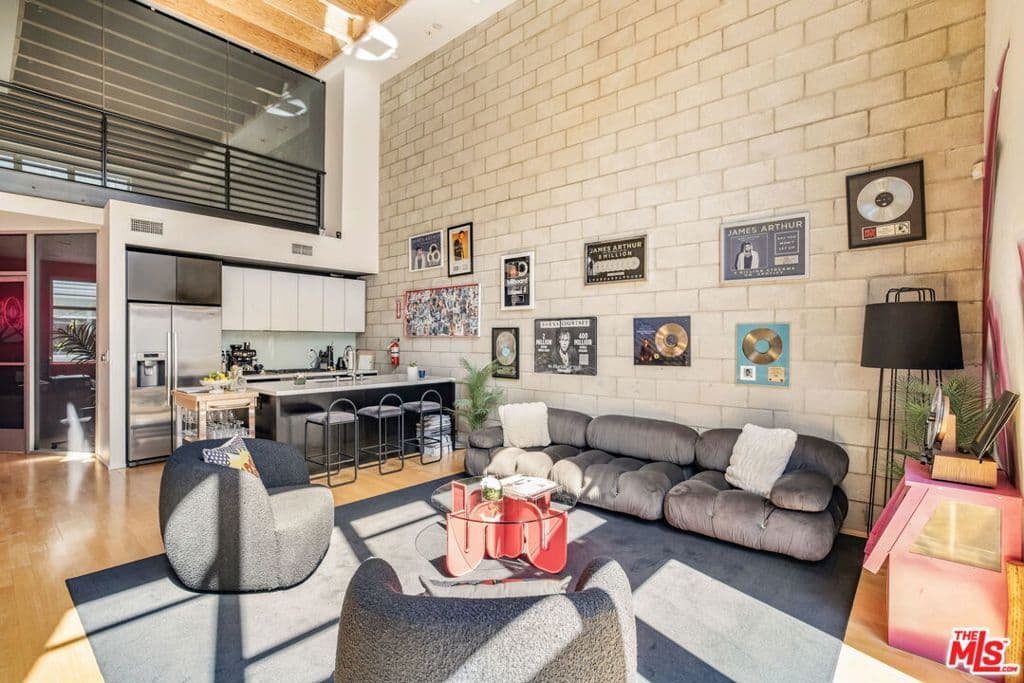 3450 Cahuenga Boulevard 604