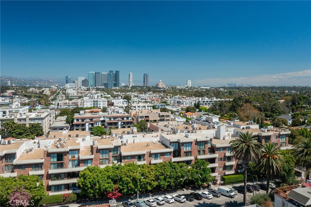 1880 Veteran Avenue 306
