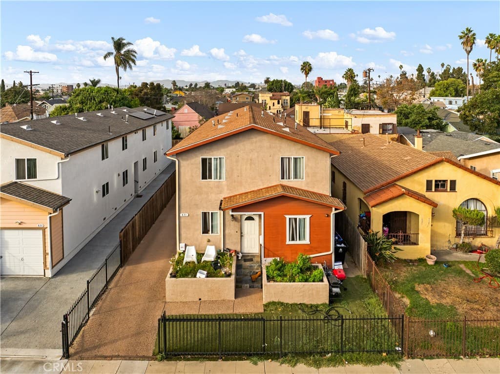 831 W 50th