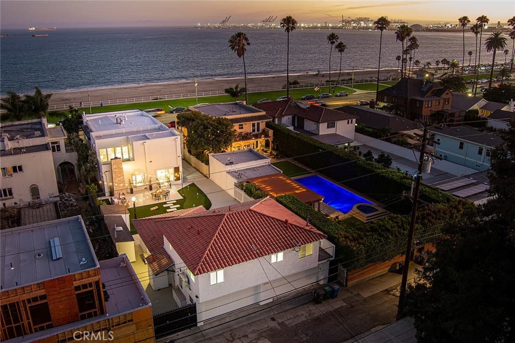 2747 E Ocean Boulevard