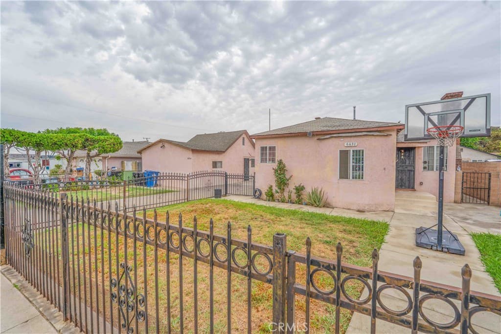 6631 El Selinda Avenue