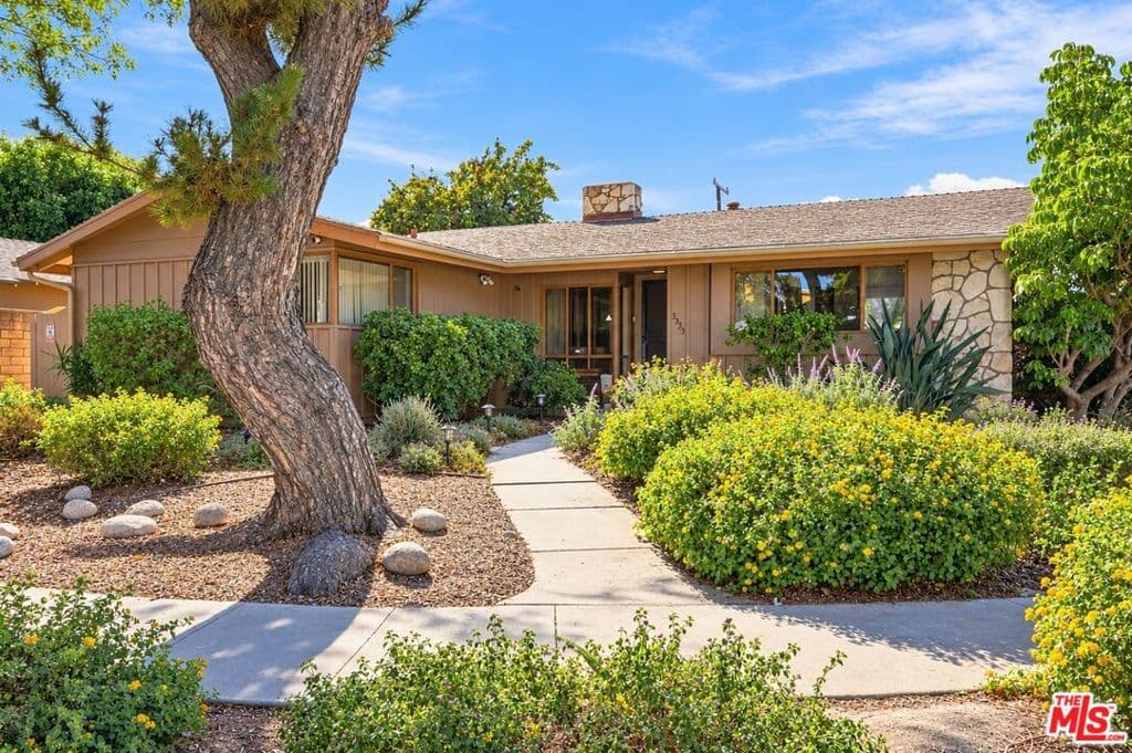 5525 Saloma Avenue