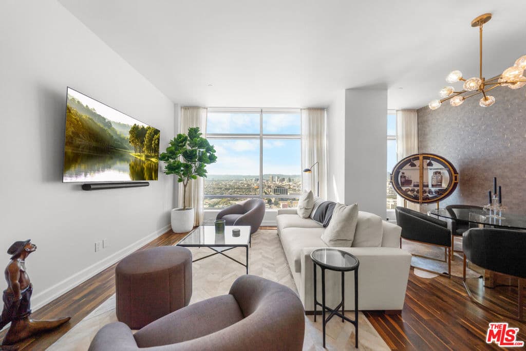900 W Olympic Boulevard 28E