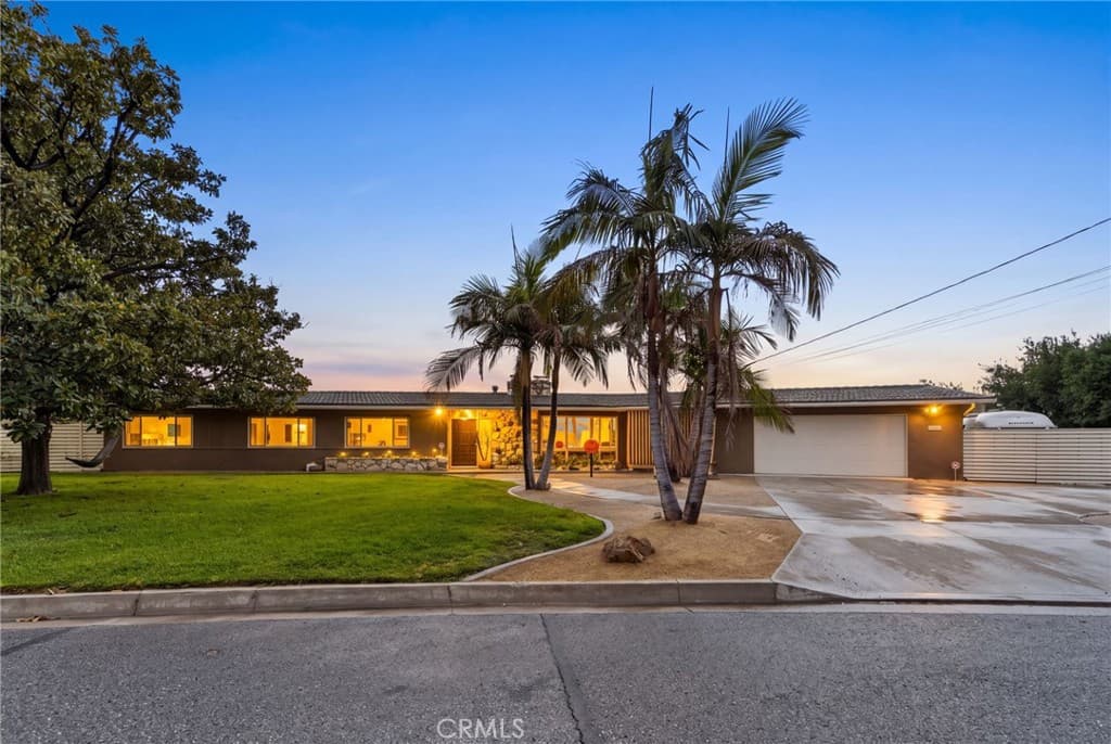 13027 Burns Lane