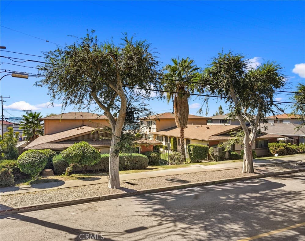 1232 W 11th