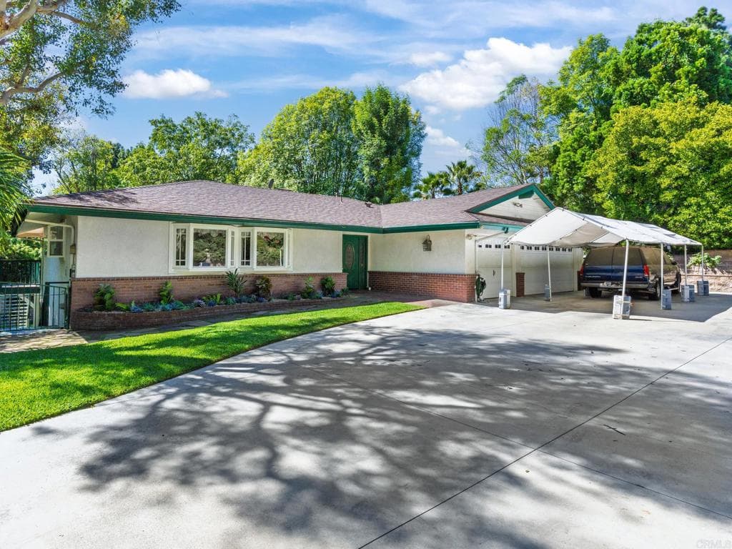 33 Empty Saddle Lane
