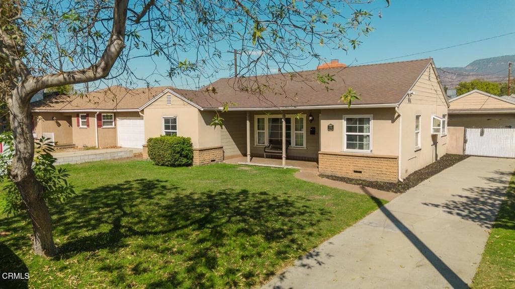 546 E Country Club Lane