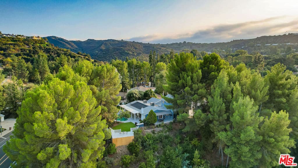 3914 Braewood Court