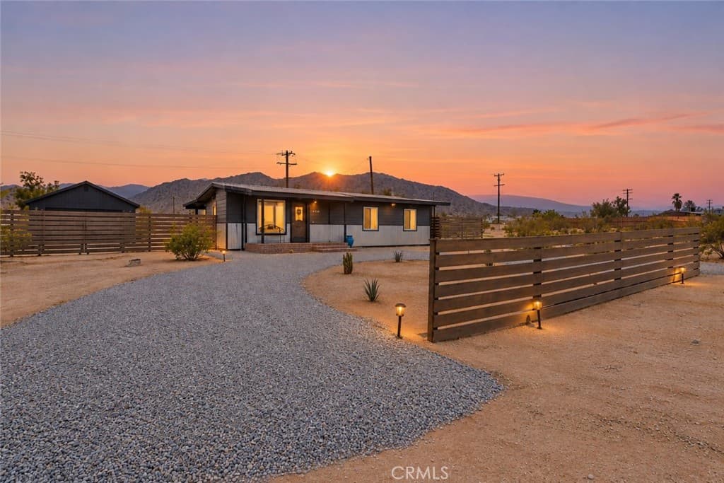 4728 Avenida Del Sol