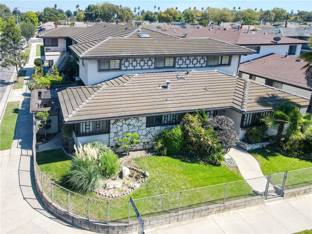 3760 S Bronson