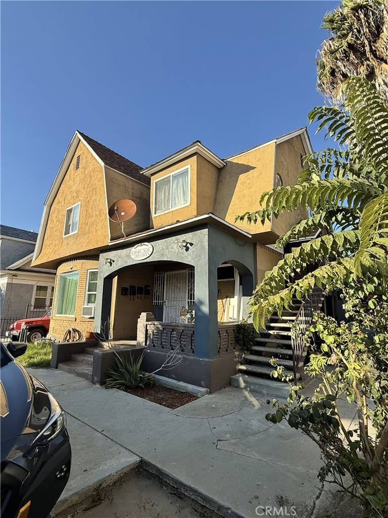 1321 E Adams