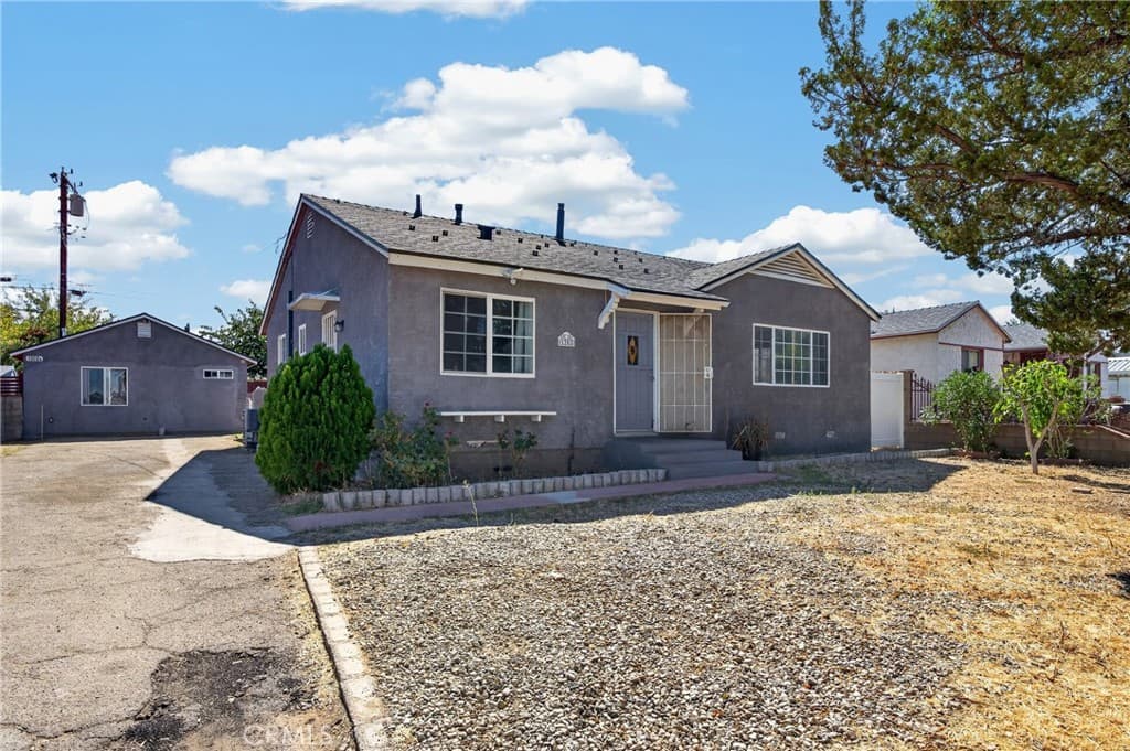 1302 E Avenue R2