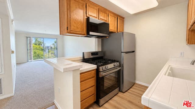 4501 Cedros Avenue 201