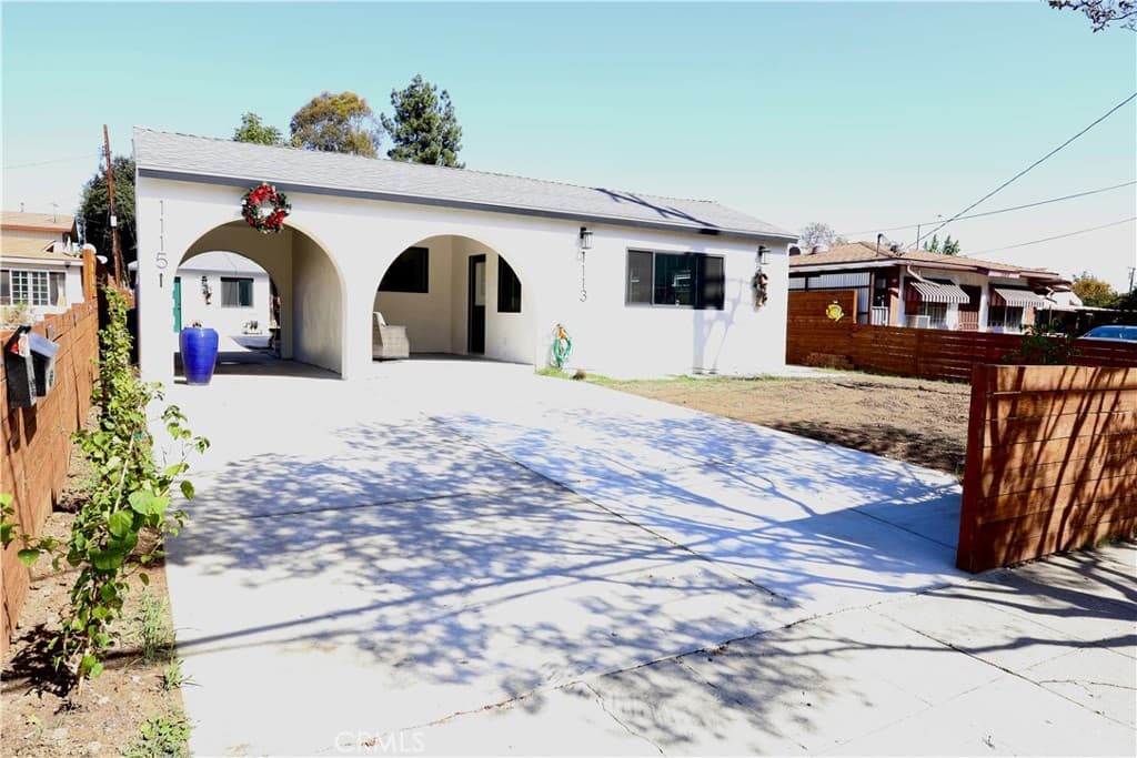 1113 1115 W Hellman