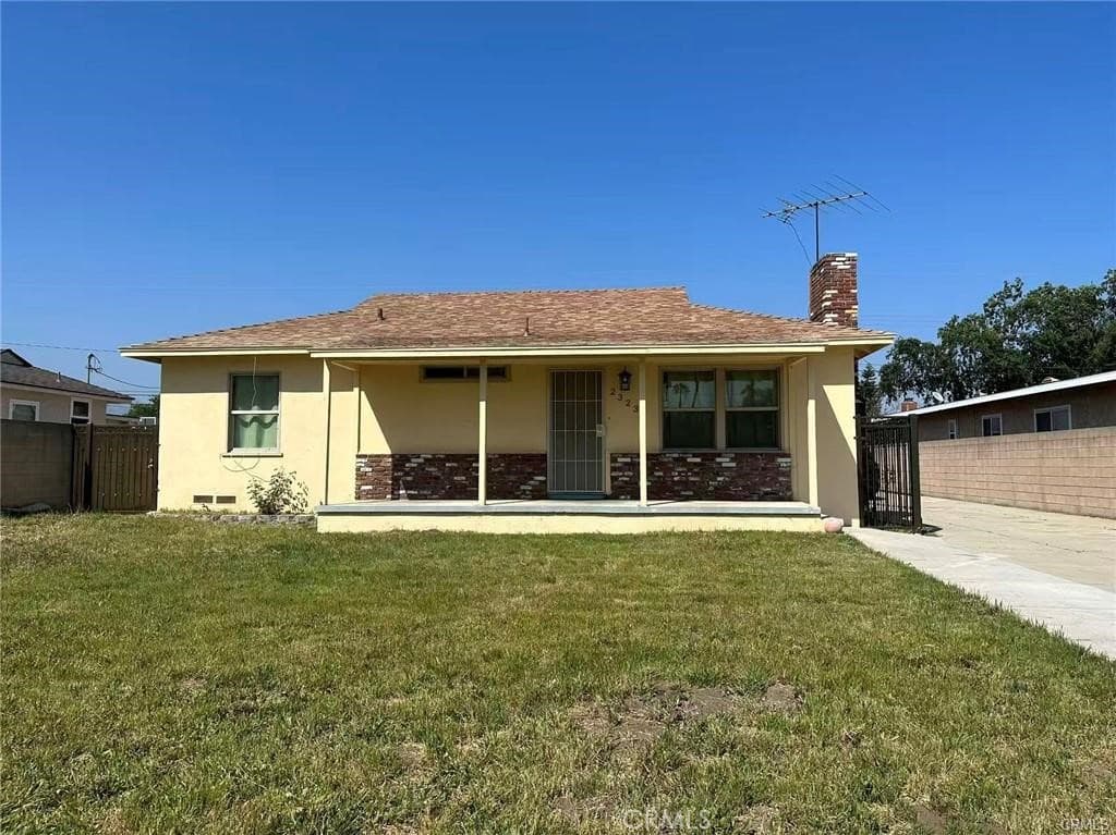 2323 W Cedarwood
