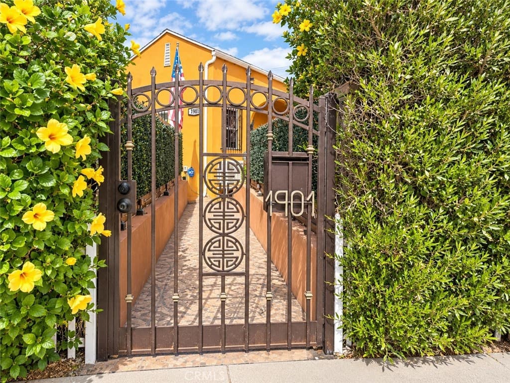 1901 W 64th Street