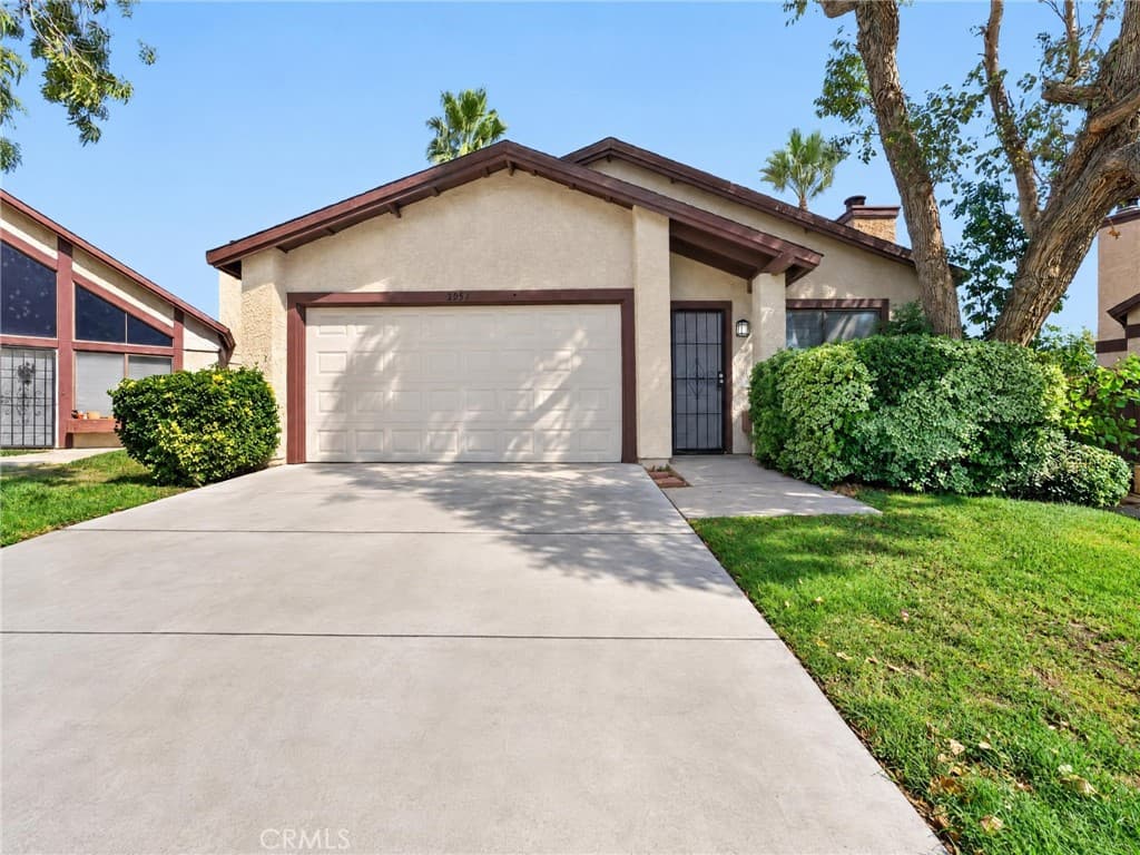 2957 E Avenue R2