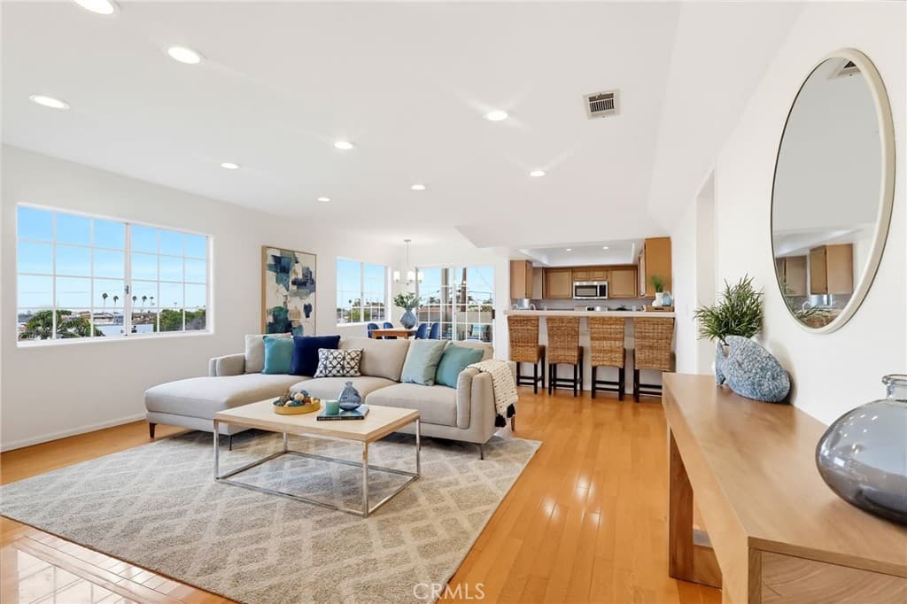 1073 W 9th Street 202