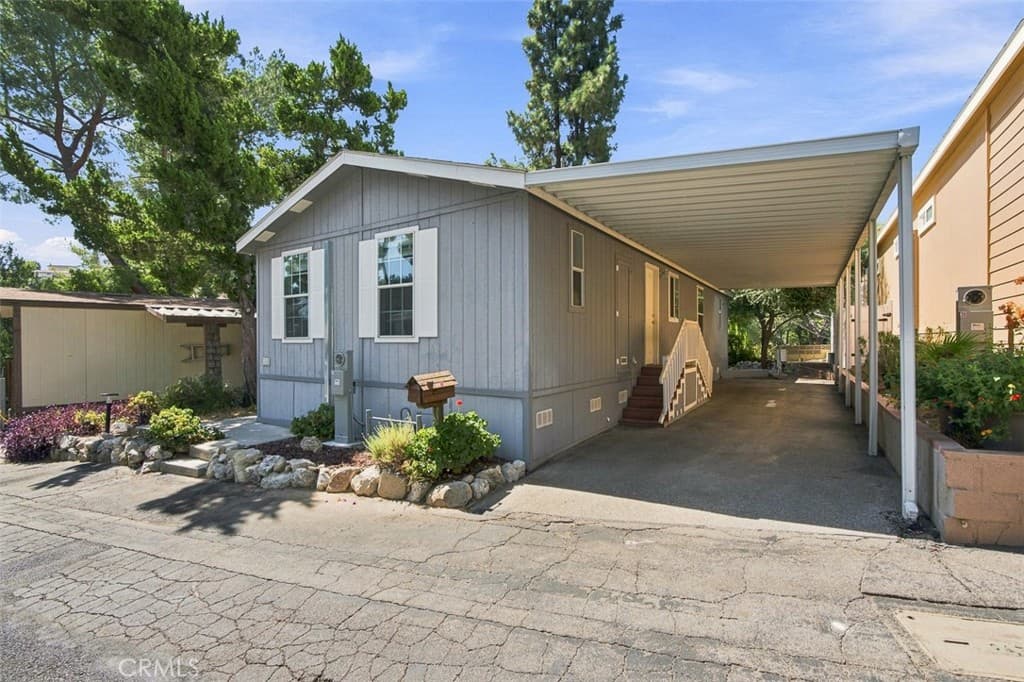 4201 Topanga Canyon Boulevard 21