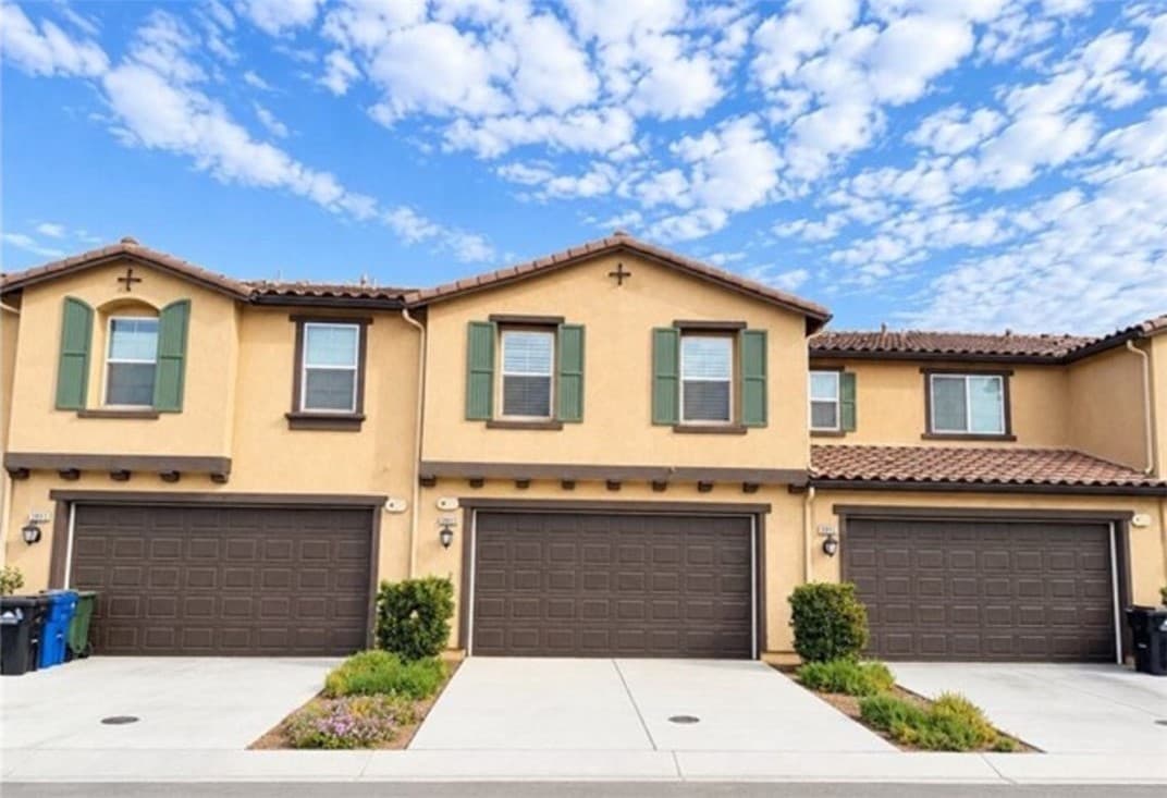 3953 E Rincon