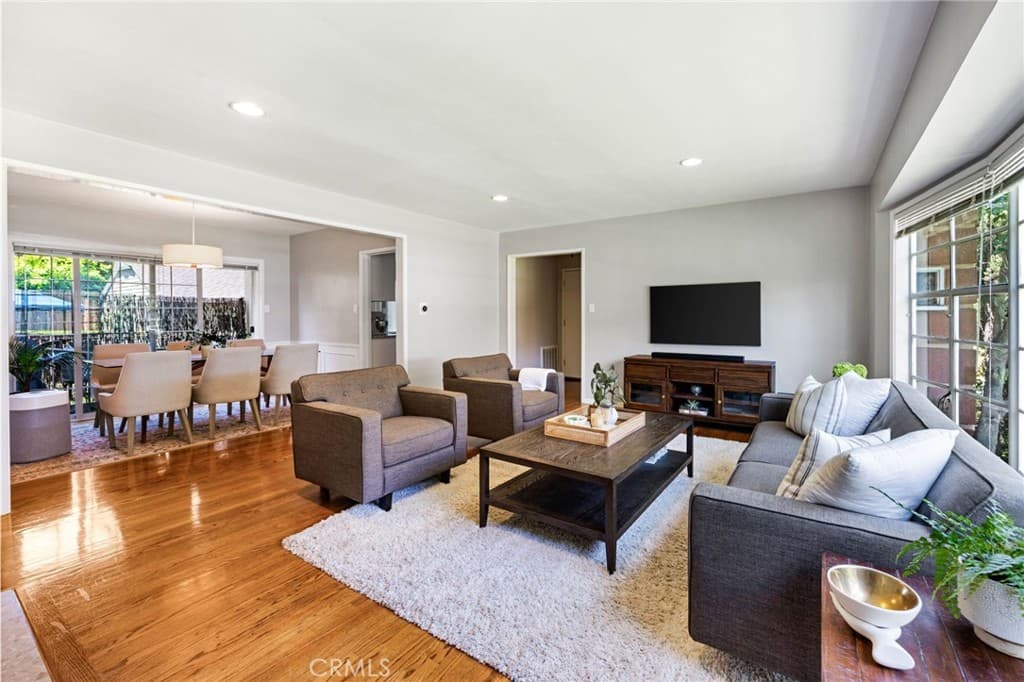 939 N Glendale Avenue 1