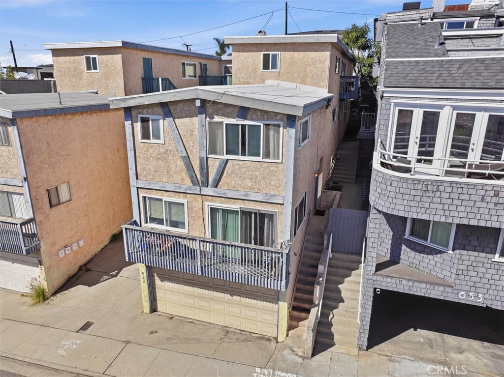 637 Manhattan Beach Boulevard