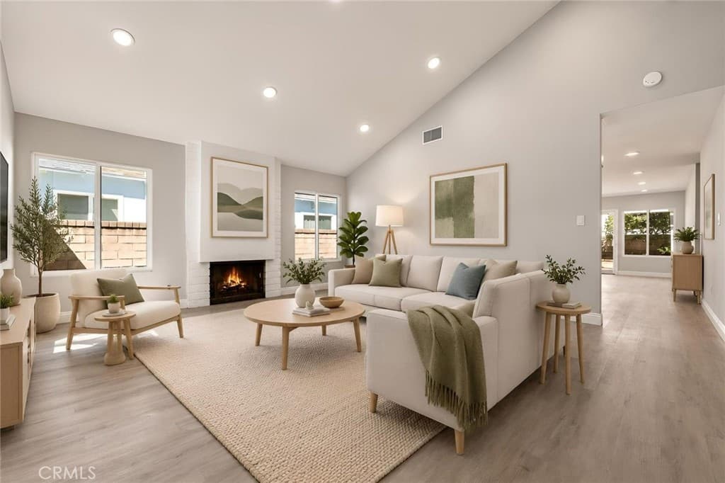25308 Via Pacifica