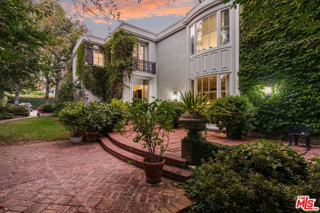 1110 Benedict Canyon Drive