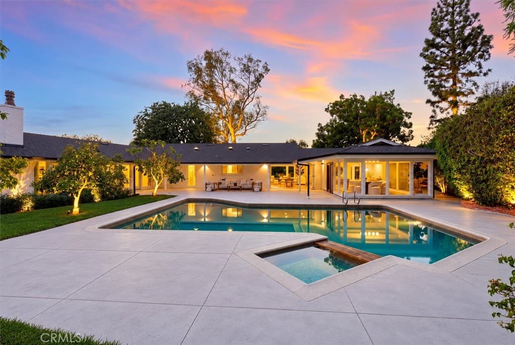 2 Saddlehorn Lane