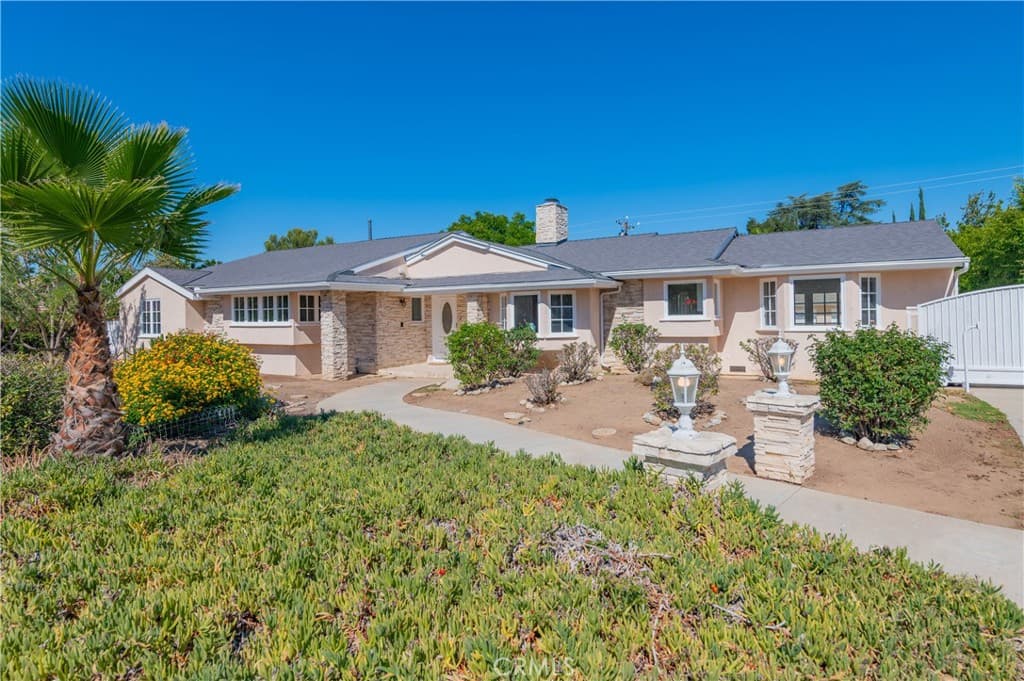 2815 E Mesa