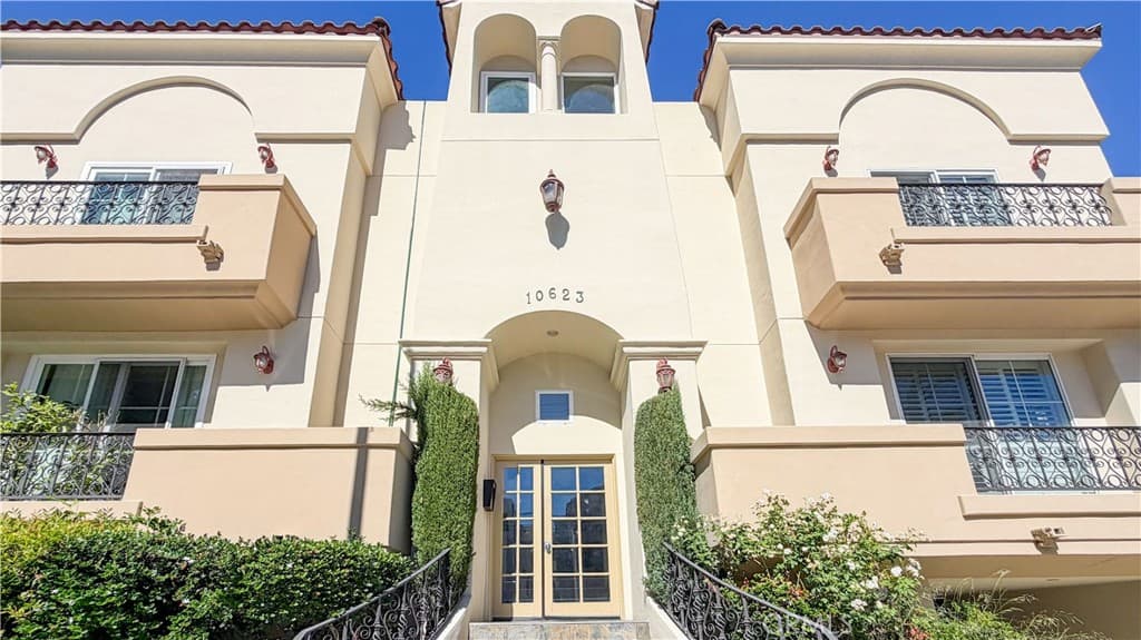 10623 Moorpark